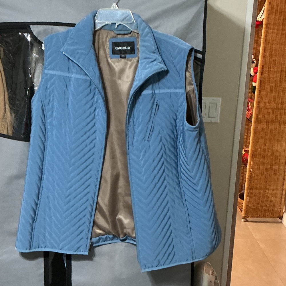 Avenue Women's Sky Blue Quilted Vest